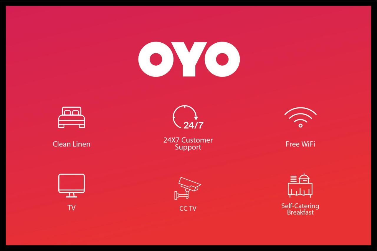 Oyo 9238 Hotel Meet Palace Naroda Buitenkant foto